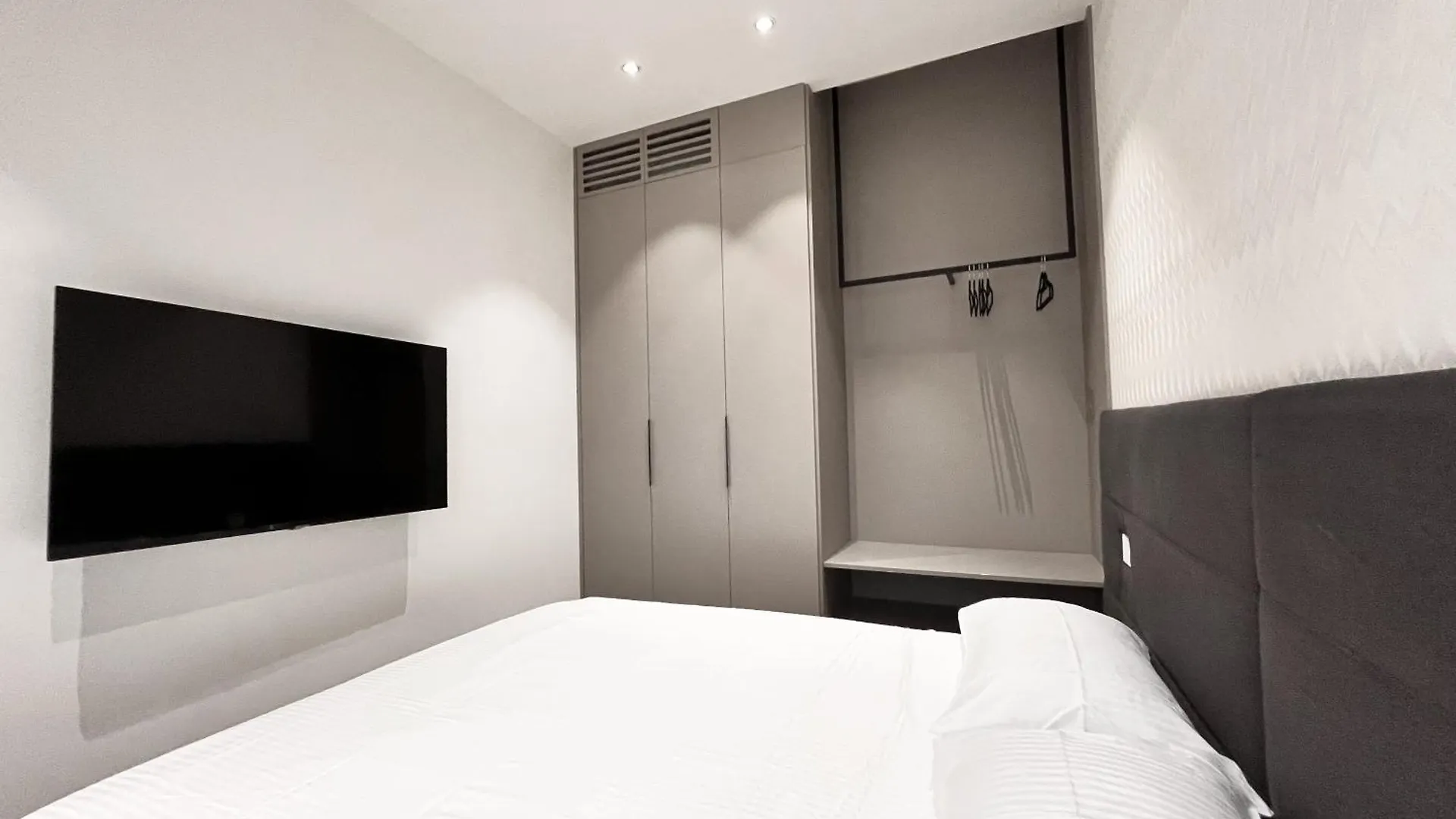 Yls Luxury Suites 2 Milan 0*,